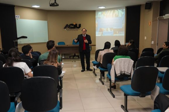 Parceria entre Aciu e Sebrae capacita empresários em análise de crédito e cobrança